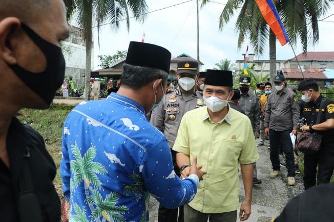 Ketua DPRD Inhil Dr. H. Ferryandi dan Wakil Bupati Inhil H. Syamsudin Uti, saat tiba di Pelangiran