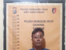 Terduga pelaku penggelapan sepeda motor, saat diamankan Polisi