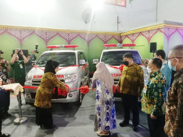 Bantuan-Ambulan-dan-Mobil-Jenazah-dari-Bank-Riau-Kepri