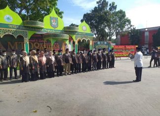 Camat Kota Kisaran Timur saat membacakan teks sumpah dan janji yang diikuti oleh seluruh Pengurus LPTQ.