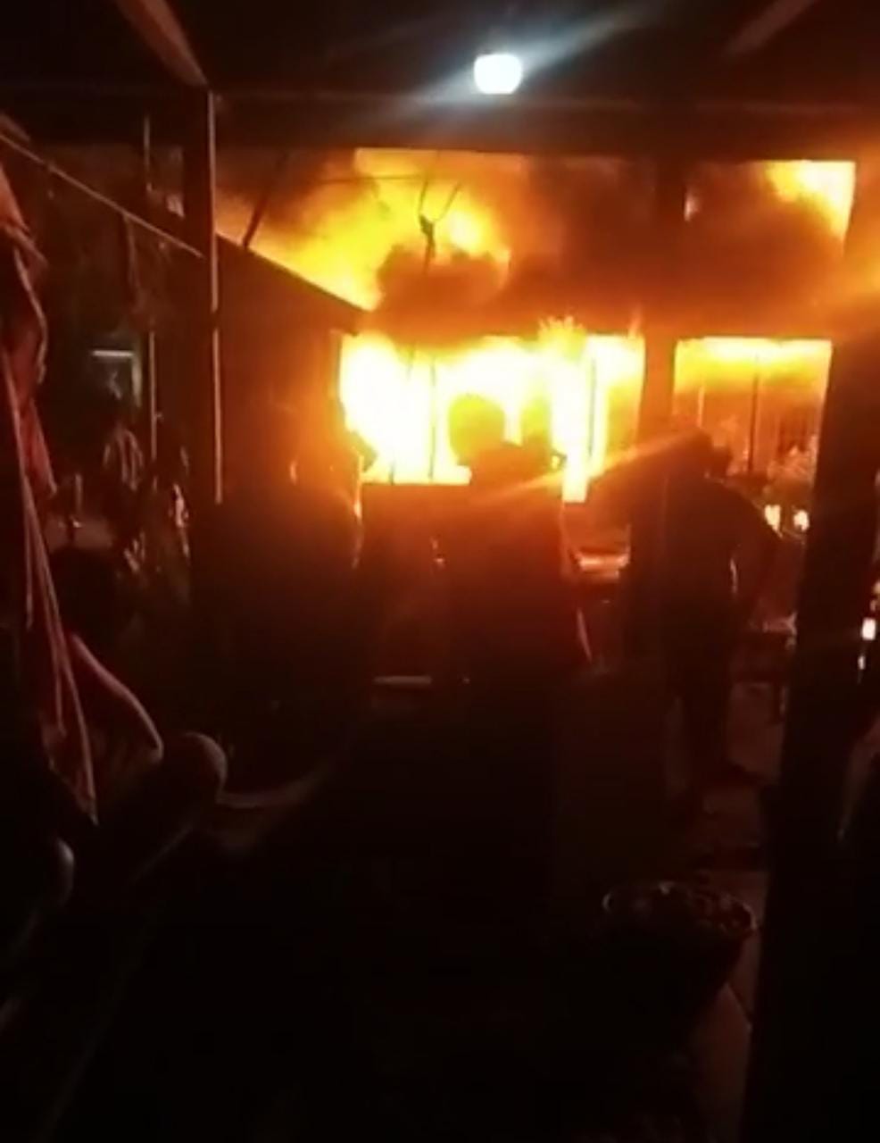 Si Jago Merah Lahap Rumah Warga Desa Pabenaan