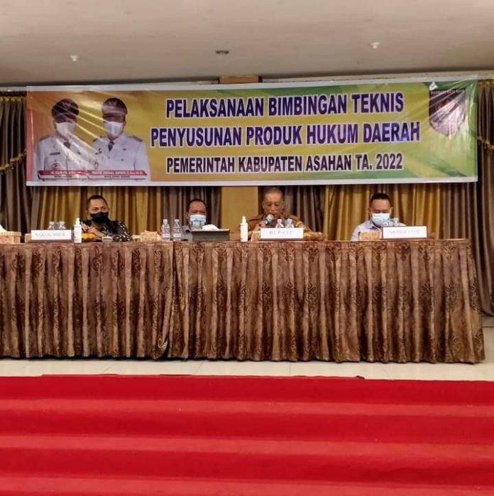 Bupati Asahan diwakili Asisten I Pemerintahan resmi membuka kegiatan Bumbingan Teknis Penyusunan Produk Hukum Daerah bagi Pejabat Fungsional.