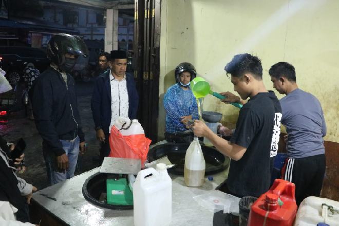 Ketua DPRD Inhil Akan Terus Kawal Keberadaan Minyak Goreng Di Pasaran