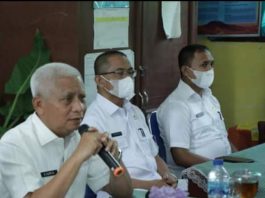 Bupati Asahan didampingi Kabag Umum dan Kadis Kominfo Asahan memberikan arahan dan bimbingan kepada Kepala Sekolah Se-Kecamatan Rahuning dan Pulau Rakyat.