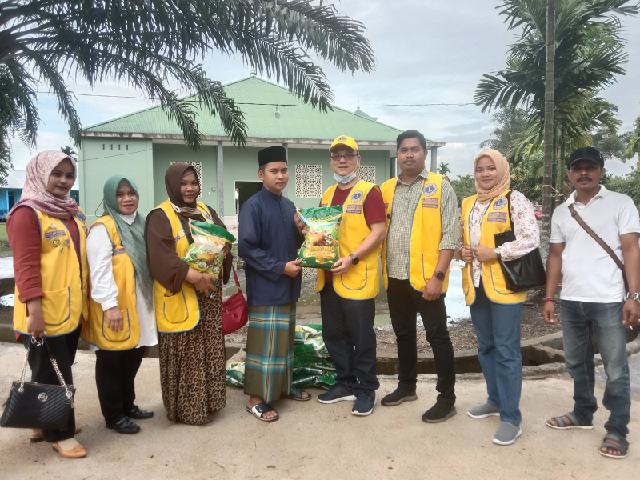 Lions Club Starlight Mulia Tembilahan Gelar Baksos Dengan Berbagi Beras