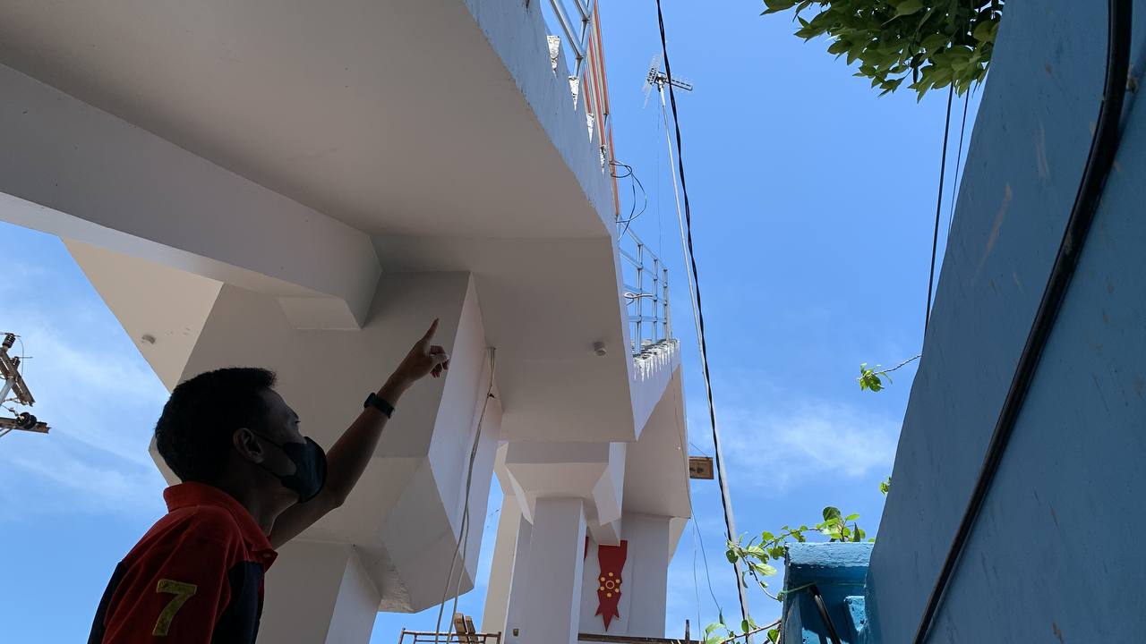 Pekerja Proyek Jembatan Penyeberangan di Karimun Jatuh, Masuk Parit dan Kepala Bocor Pekerja Proyek Jembatan Penyeberangan di Karimun Jatuh, Masuk Parit dan Kepala Bocor