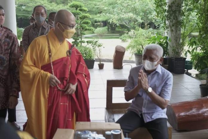 Kunjungan Bupati Asahan, H Surya ke vihara saat perayaan Imlek