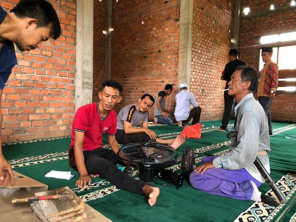 Persiapan Isra Miraj, Warga Tanjung Uma Gelar Gotong Royong