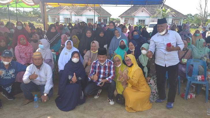 Walau Telat 4 Jam, Warga Pulau Kundur dan Ungar Sambut Hangat Kunjungan H Muhammad Rudi Walau Telat 4 Jam, Warga Pulau Kundur dan Ungar Sambut Hangat Kunjungan H Muhammad Rudi