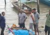 Warga saat melihat kondisi sampan yang ditemukan nelayan Lubuk