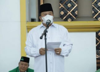 Asisten Perekonomian dan Pembangunan Kabupaten Asahan menyampaikan pidatonya dalam acara Dakwah dan Zikir Ar-Ridha Aljami'yatul Washliyah