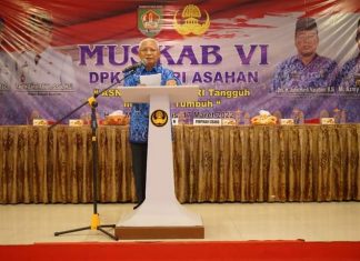 Bupati Asahan sampaikan pidatonya sekaligus arahan dan bimbingannya pada acara Muskab DPK Korpri Asahan ke - VI