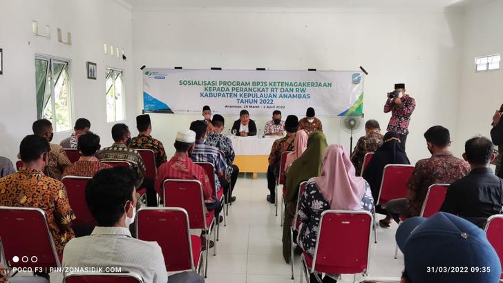 Wakil Bupati Kepulauan Anambas, Wan Zuhendra Membuka Sosialisasi Program Badan Penyelenggara Jaminan Sosial (BPJS) Ketenagakerjaan kepada perangkat RT dan RW