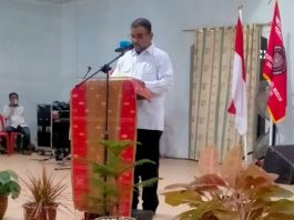 Bupari Karimun, H aunur Rafiq saat memberikan kata sambutan pada pengukuhan DPC PBB di Gedung Feroza Tanjungbatu