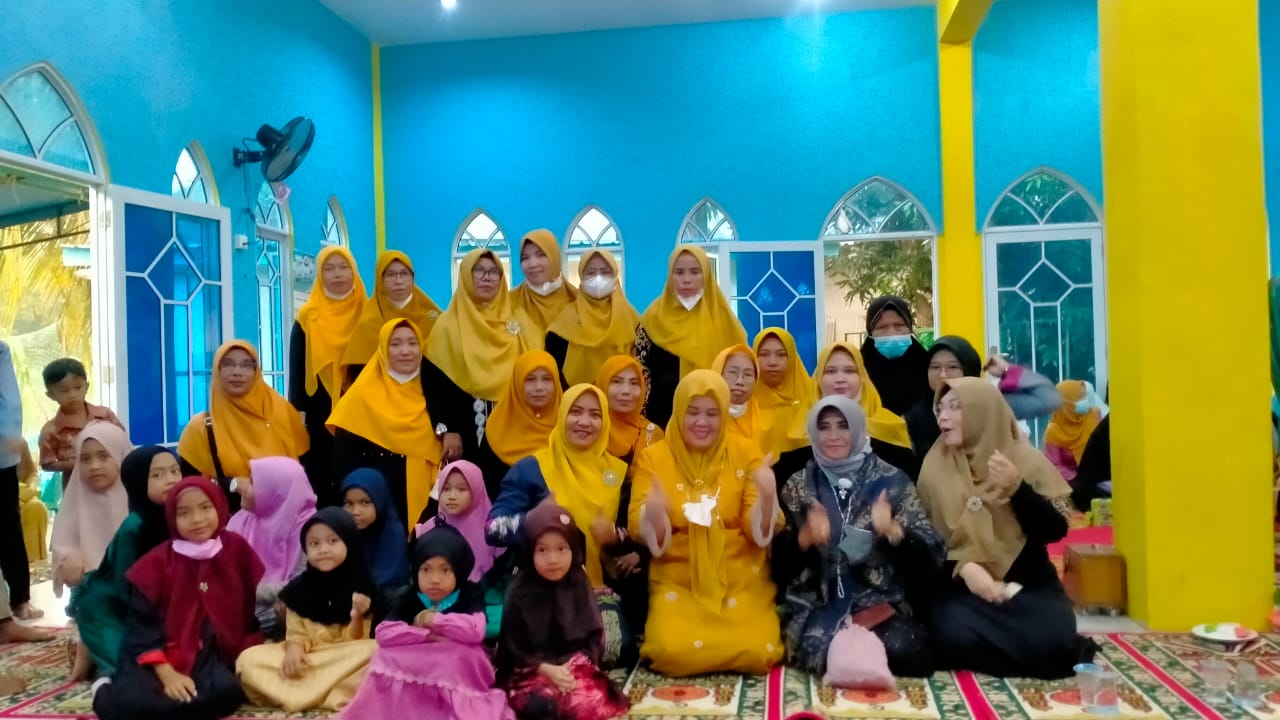 Wakil Gubernur Provinsi Kepulauan Riau Hj Marlin Agustina, Hadiri Undangan Isra Miraj di Surau Dabit Desa Lubuk Wakil Gubernur Provinsi Kepulauan Riau Hj Marlin Agustina, Hadiri Undangan Isra Miraj di Surau Dabit Desa Lubuk