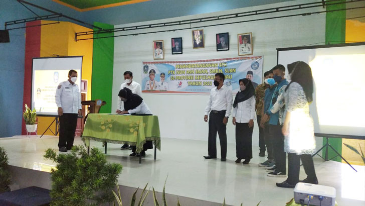 PTK Non ASN Tingkat SMA, SMK dan SLB Se-Pulau Kundur, Bernafas Lega, Tiga Bulan Gaji Dibayarkan Senin Ini PTK Non ASN Tingkat SMA, SMK dan SLB Se-Pulau Kundur, Bernafas Lega, Tiga Bulan Gaji Dibayarkan Senin Ini