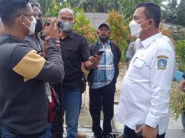 Gubernur Kepri, H ansar Ahmad saat diwawancari wartawan