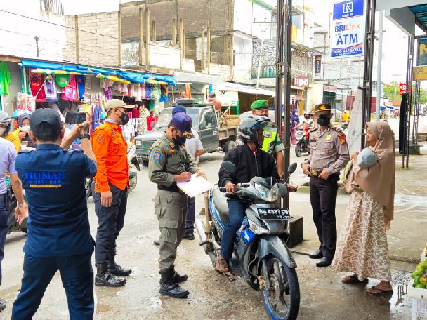 Polres Inhil Lakukan Penyekatan Jalan, Terkait PPKM Level 2
