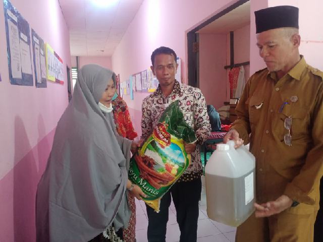DPD PKDP Inhil Bagikan Sembako ke Yayasan Pusaka Pondok Bhakti Lansia