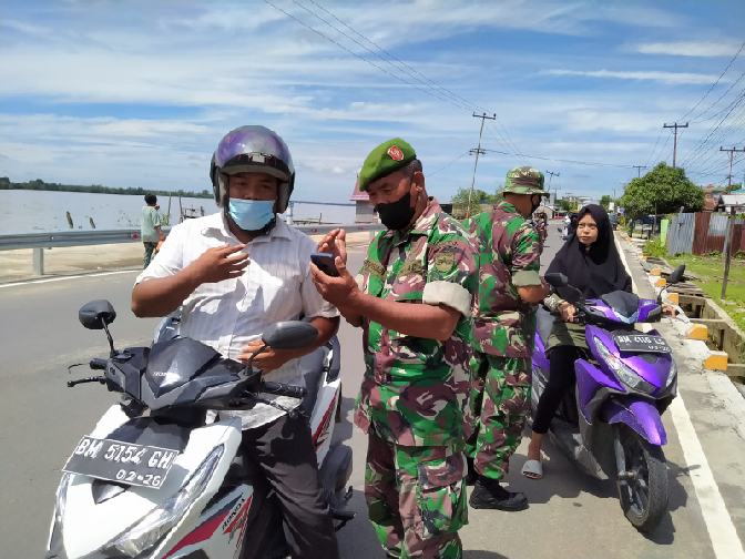 Tim Mobile Vaksinator Kodim 0314/Inhil Masuk Ke Tempat Keramaian Secara Acak Tim Mobile Vaksinator Kodim 0314/Inhil Masuk Ke Tempat Keramaian Secara Acak