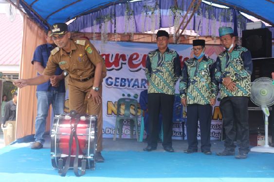 Kades Sekayan Apresiasi Kegiatan Pentas Seni dan Pameran yang Di Taja SMP 4 Kemuning