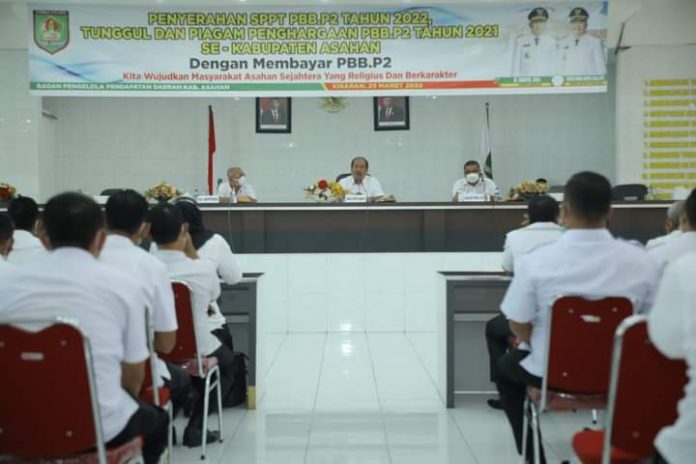 Wakil Bupati Asahan minta para Camat, Kepala Desa/Lurah untuk segera mendistribusikan SPPT PBB Tahun 2022 kepada wajib pajak untuk segera membayar pajaknya dengan menerapkan prinsip-prinsip akuntabilitas dan transfaransi.