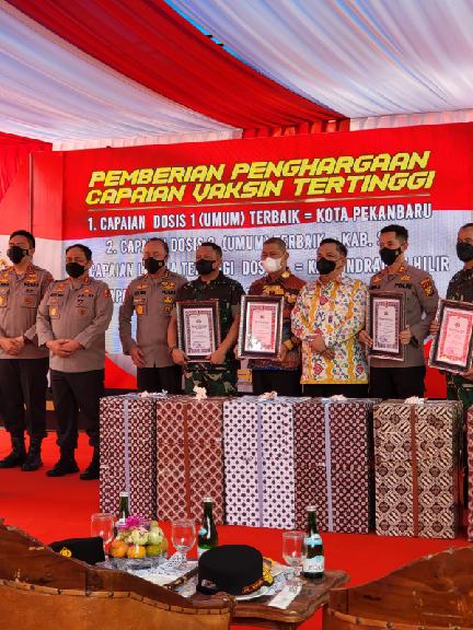 Kabupaten Inhil Berhasil Raih Penghargaan Aselerasi Capaian Target Vaksin Lansia Tertinggi Se Provinsi Riau