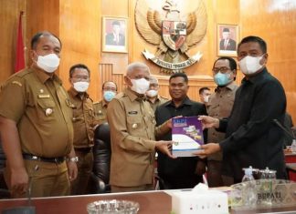 Bupati Asahan dan Wakil Bupati Asahan menyampaikan Laporan Keterangan Pertanggungjawaban Tahun Anggaran 2021 pada Sidang Paripurna DPRD Kabupaten Asahan
