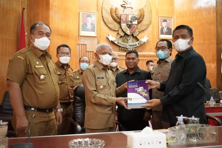 Bupati Asahan Sampaikan LKPJ Tahun 2021 Bupati Asahan Sampaikan LKPJ Tahun 2021
