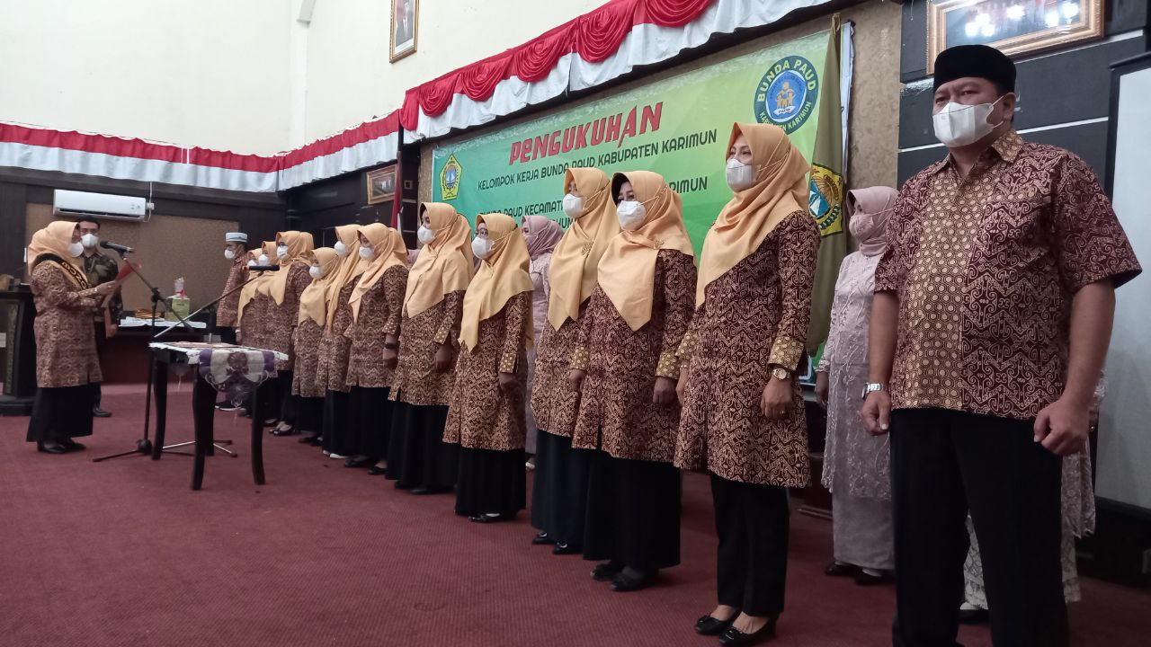 Raja Azmah Kukuhkan Bunda PAUD Kecamatan dan Pokja Bunda PAUD Kabupaten Raja Azmah Kukuhkan Bunda PAUD Kecamatan dan Pokja Bunda PAUD Kabupaten