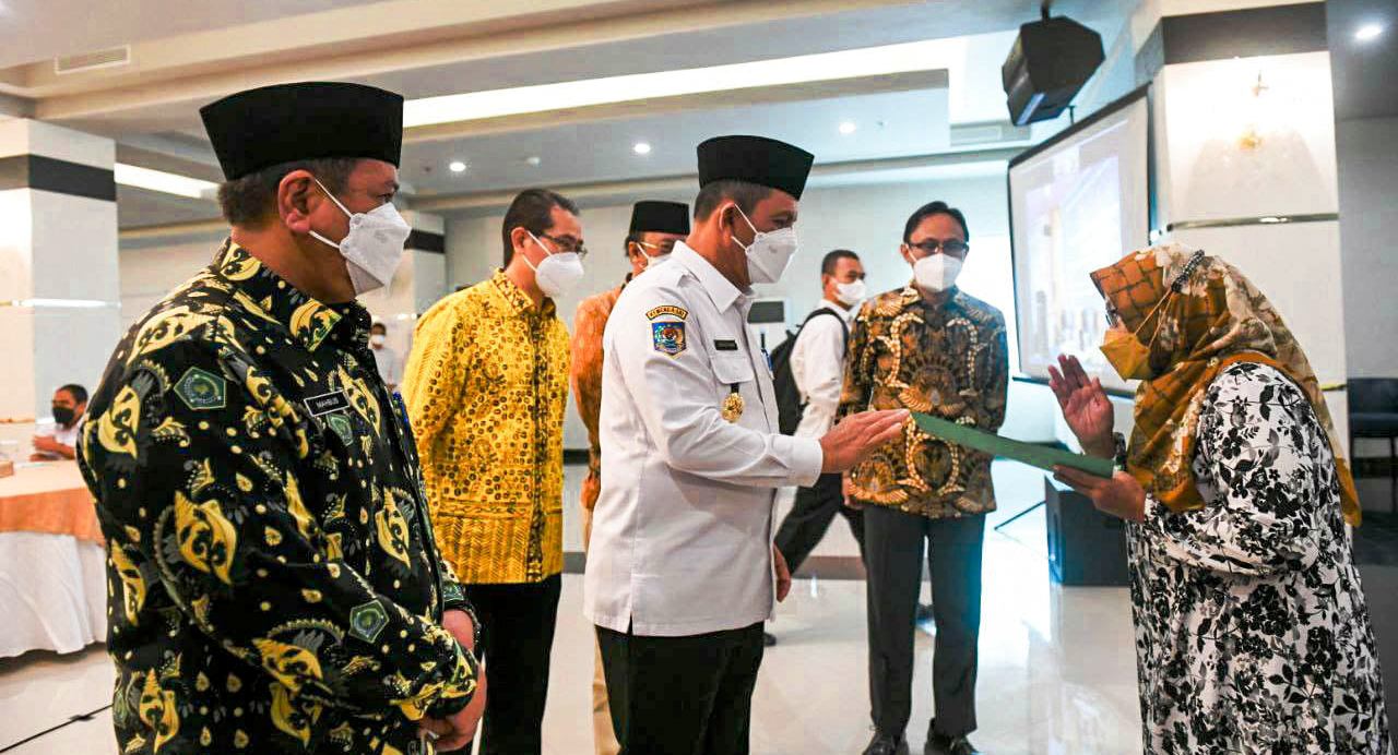 Gubernur Kepri Dorong Seluruh UMKM di Kepri Tersertifikasi Halal, Buka Public Hearing Kanwil Kanmenag Gubernur Kepri Dorong Seluruh UMKM di Kepri Tersertifikasi Halal, Buka Public Hearing Kanwil Kanmenag