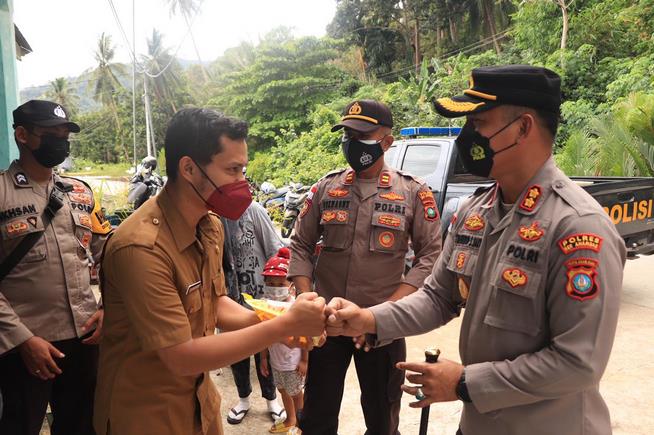 Kapolres Kepulauan Anambas Lakukan Peninjauan Secara Langsung Vaksinasi di Desa Antang Kapolres Kepulauan Anambas Lakukan Peninjauan Secara Langsung Vaksinasi di Desa Antang