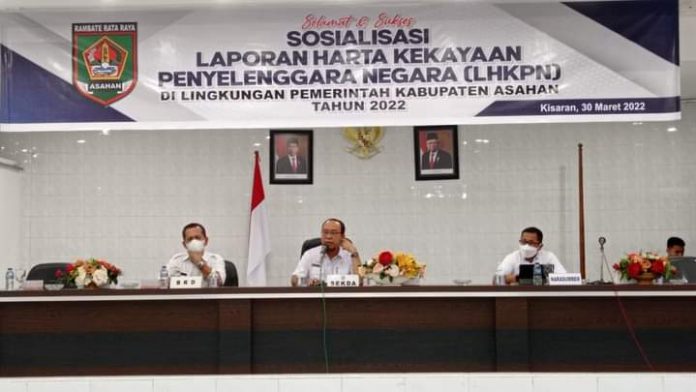Kepala BKD Kabupaten Asahan Nazaruddin, SH menyampaikan tujuan sosialisasi untuk terciptanya penyelenggaraan negara yang bersih dan bebas dari korupsi, kolusi dan nepotisme Kepala BKD Kabupaten Asahan Nazaruddin, SH menyampaikan tujuan sosialisasi untuk terciptanya penyelenggaraan negara yang bersih dan bebas dari korupsi, kolusi dan nepotisme