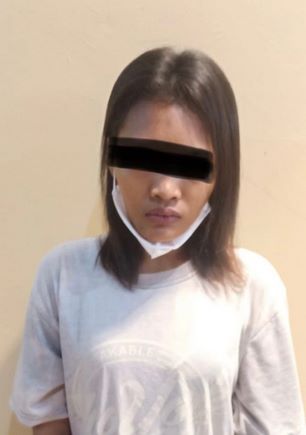 Jatantras Polda Riau Mengamankan Seorang Wanita 19 Tahun Terlibat Pembobolan Toko Jatantras Polda Riau Mengamankan Seorang Wanita 19 Tahun Terlibat Pembobolan Toko