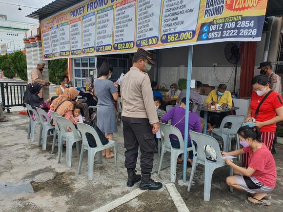 Polres Karimun Buka Vaksinasi Massal Dosis Booster di Foodcourt 22 Balai Karimun Polres Karimun Buka Vaksinasi Massal Dosis Booster di Foodcourt 22 Balai Karimun