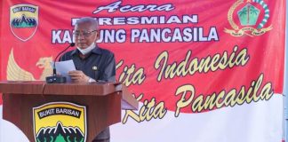 Bupati Asahan, H Surya. menyampaikan Pidatonya pada peresmian Kampung Pancasila di Kecamatan Simpang Empat Kabupaten Asahan