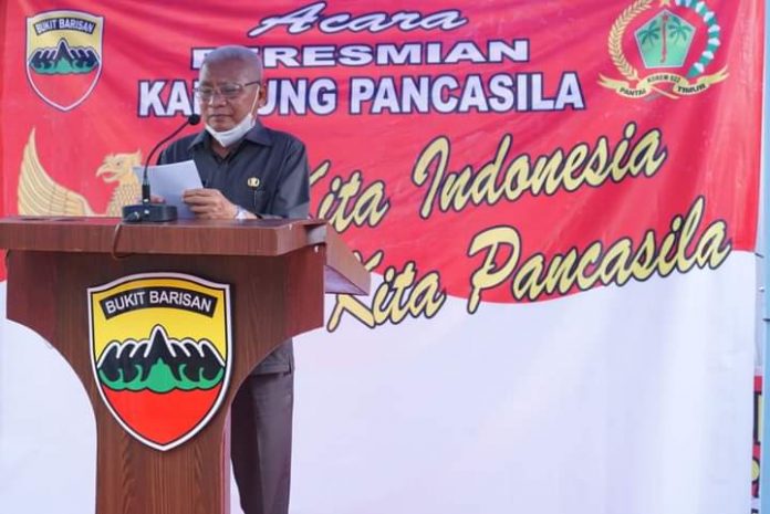 Bupati Asahan, H Surya. menyampaikan Pidatonya pada peresmian Kampung Pancasila di Kecamatan Simpang Empat Kabupaten Asahan