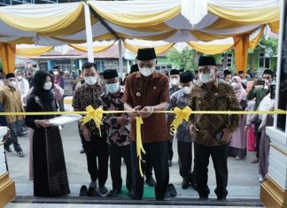 Bupati Asahan lakukan gunting pita pada peresmian Mesjid Nurul Inayah