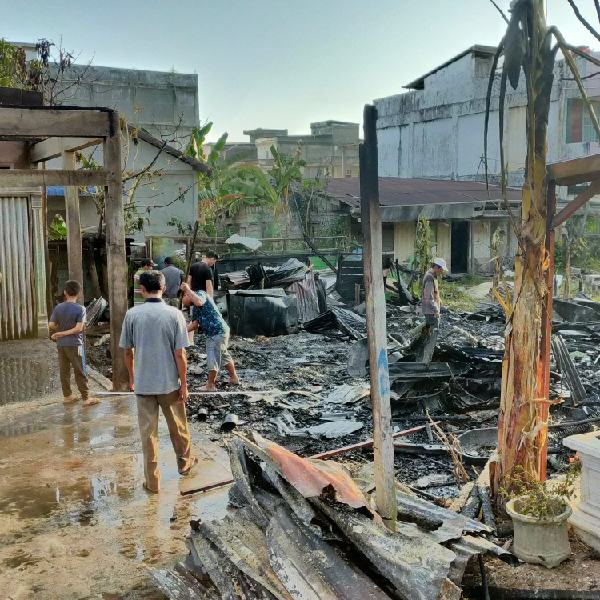 Tiga Unit Rumah Warga di Pengalihan Keritang Hangus Terbakar Api