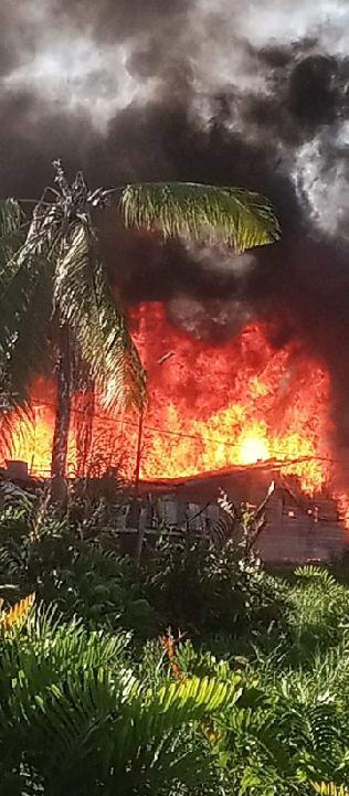 Diduga Akibat Arus Listrik Pendek, 10 Rumah Mess Cungkil Karyawan Pulau Sambu Hangus Terbakar