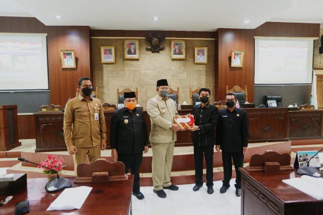 Bupati Anambas Hadiri Rapat Paripurna Penyampaian LKPJ Tahun 2021