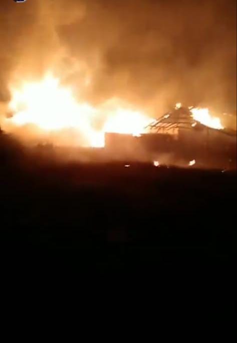 (Video) Dua Buah Langkaw Tempat Salai Kopra di Teluk Jira Terbakar