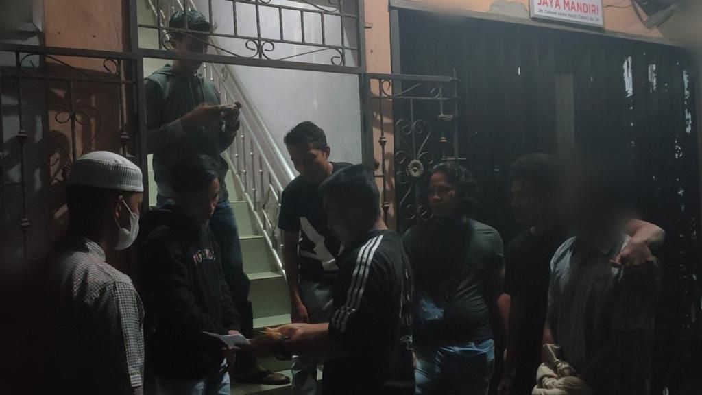 Satres Narkoba Menahan Seorang Pria Atas Kasus Narkoba Satres Narkoba Menahan Seorang Pria Atas Kasus Narkoba