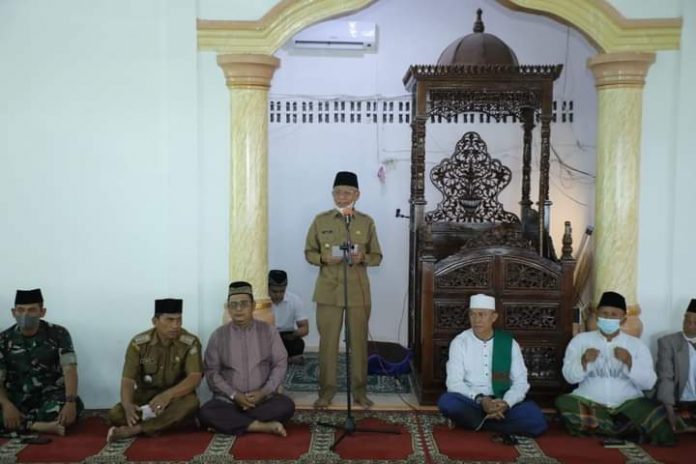 Bupati Asahan menyampaikan bimbingan dan arahan nya pada safari ramadhan kedua di Mesjid As Salam Kecamatan Sei Dadap