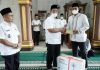 Wakil Bupati Asahan dalam Kunjungan Safari Ramadhan ke Mesjid Syuhada, Desa Sipaku Area Kecamatan Simpang Empat memberikan Bantuan Kipas Blower dan Uang tunai sebesar 2 juta Rupiah
