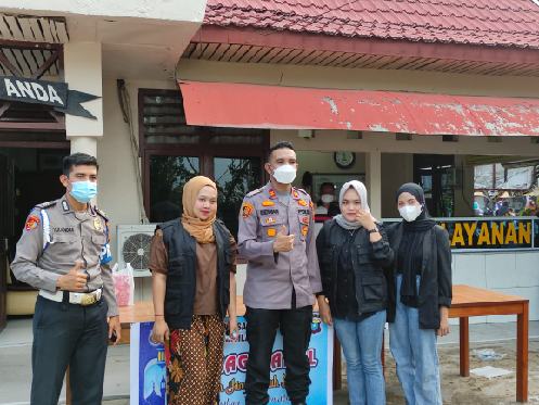 Polsek Kawasan Pelabuhan (KSKP) Bersinergi Bersama Vioni Bersaudara Bagi-bagi Takjil Gratis