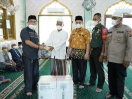 Penyerahan Bantuan Kepada BKM Mesjid Nurul Ikhlas oleh Wakil Bupati Asahan yang diwakili oleh Kabid Komunikasi Media Cetak dan Elektronik Dinas Kominfo Kabupaten Asahan