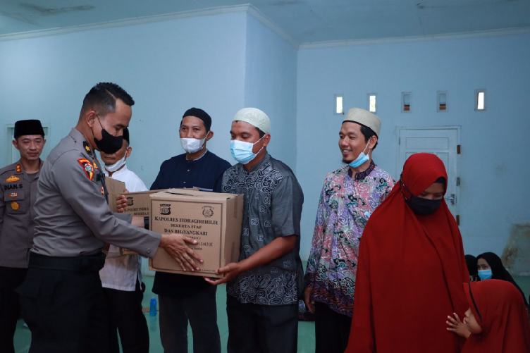 Kapolres Dan Ketua Bhayangkari Polres Inhil Gelar Buka Bersama Di Panti Asuhan Muhammadiyah