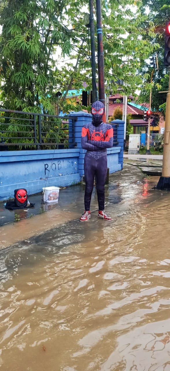 Menderita Sakit Hernia, Spiderman Tembilahan Butuh Uluran Tangan