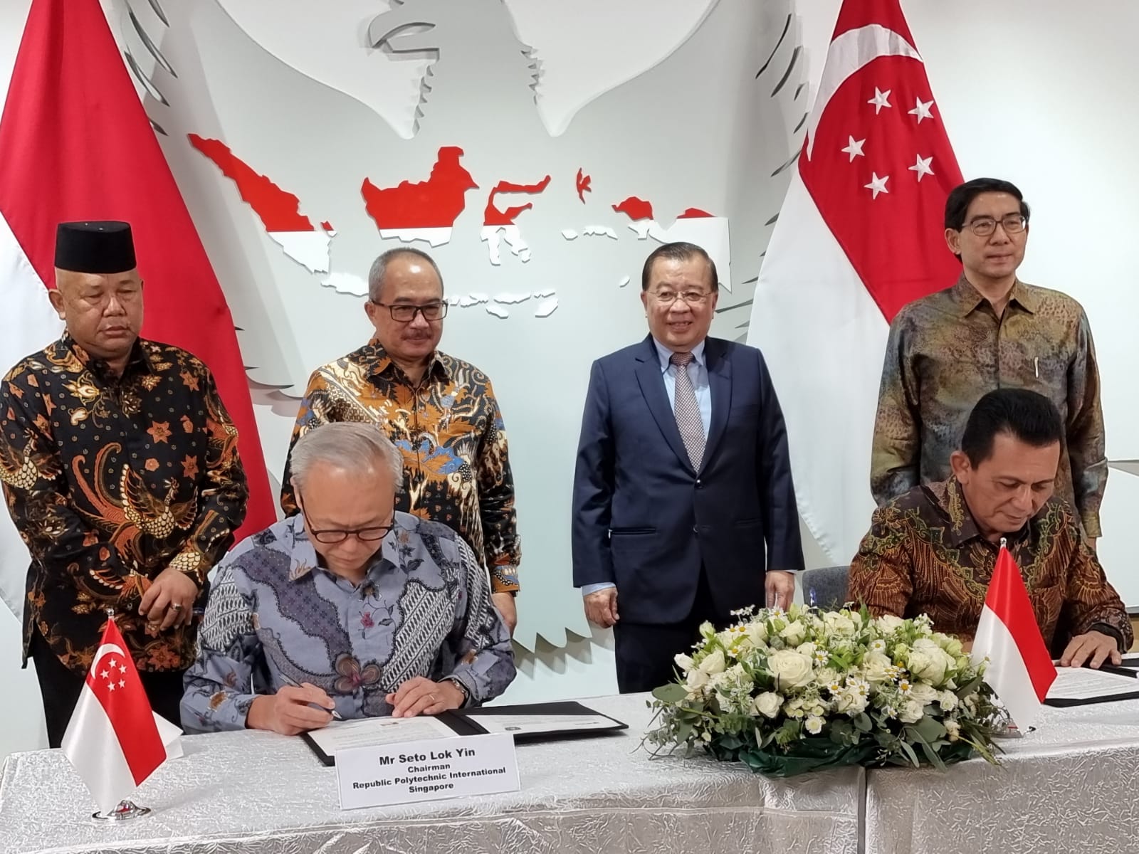 Gubernur Kepri dan Rrepublic Polytechnic Singapura Tandatangani Kerjasama Food Industry 4.0 and Suplpay Cain Programme Gubernur Kepri dan Rrepublic Polytechnic Singapura Tandatangani Kerjasama Food Industry 4.0 and Suplpay Cain Programme